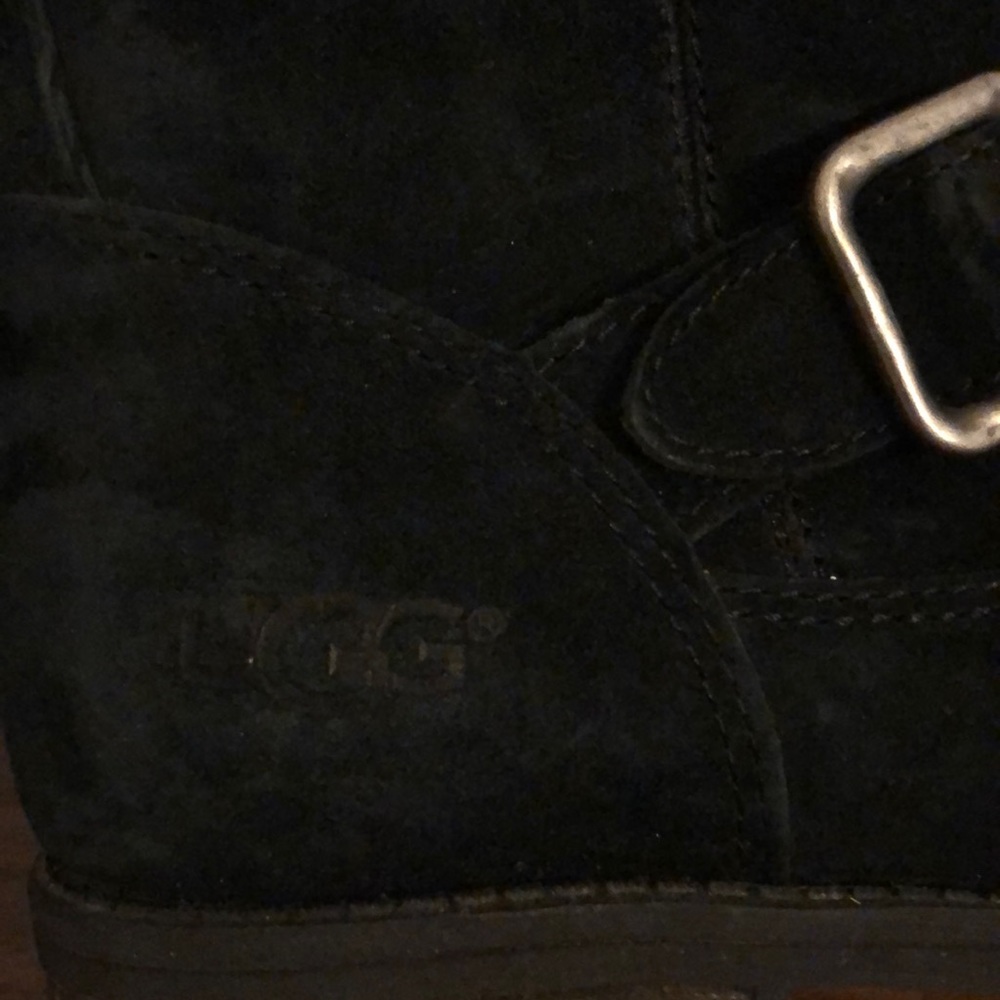 UGG - Picture 2 of 4